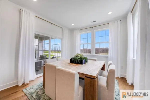 -2 Wembley Court, Monroe, NJ 08831