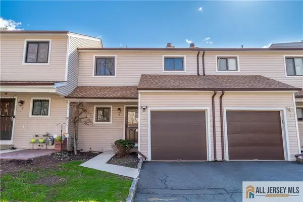 -5 Lily Court, Edison, NJ 08820