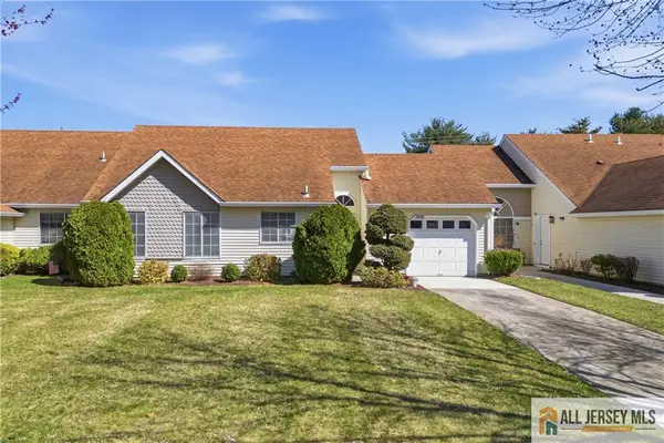 -1213 Lindera Plaza #B, Monroe, NJ 08831