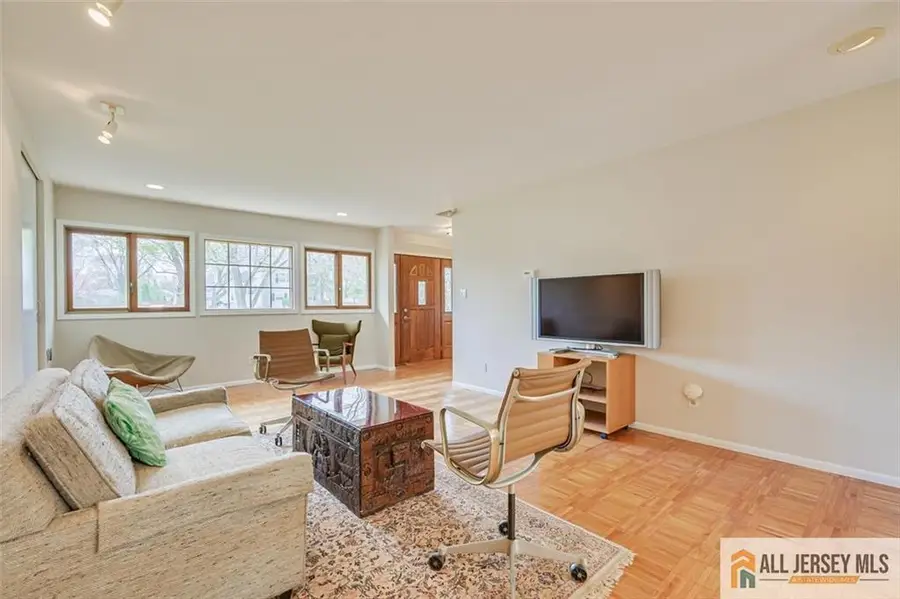 -6 Waller Court, Kendall Park, NJ 08824 - #3