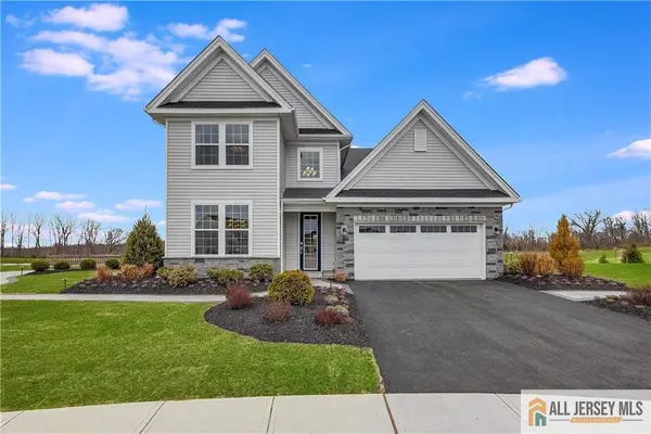 -16 Galerie Court, Monroe, NJ 08831