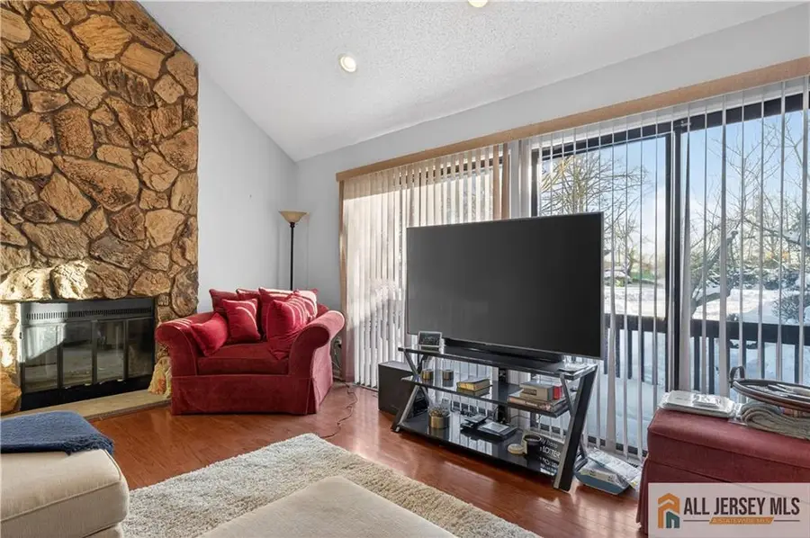-9 Kingsberry Drive, Six Mile Run, NJ 08873 - #3