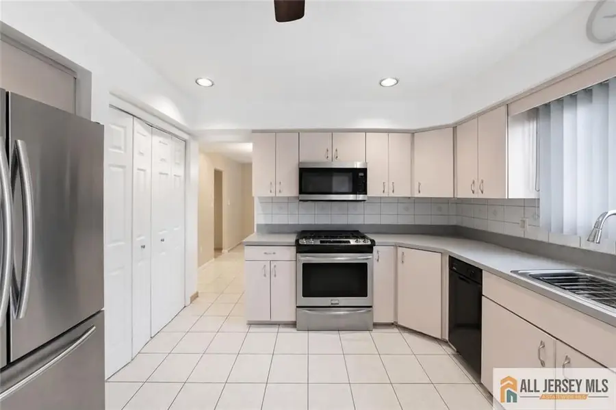 -121 W Hill Road, Colonia, NJ 07067 - #3
