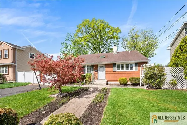 -67 Drake Place, Colonia, NJ 07067