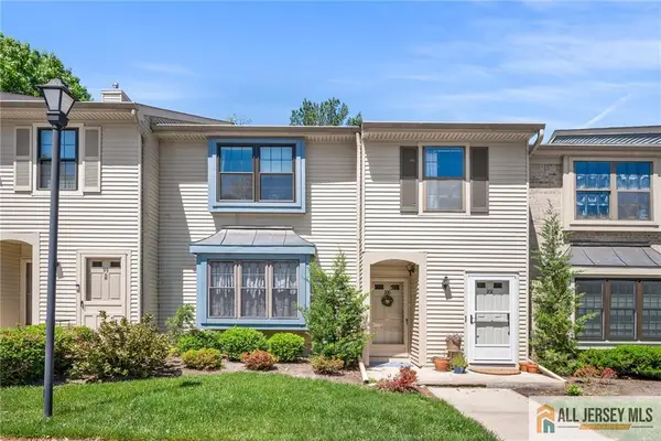 -100 Dundee Court, Aberdeen, NJ 07747