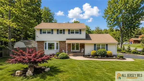 -27 Woodmere Road, North Brunswick, NJ 08902