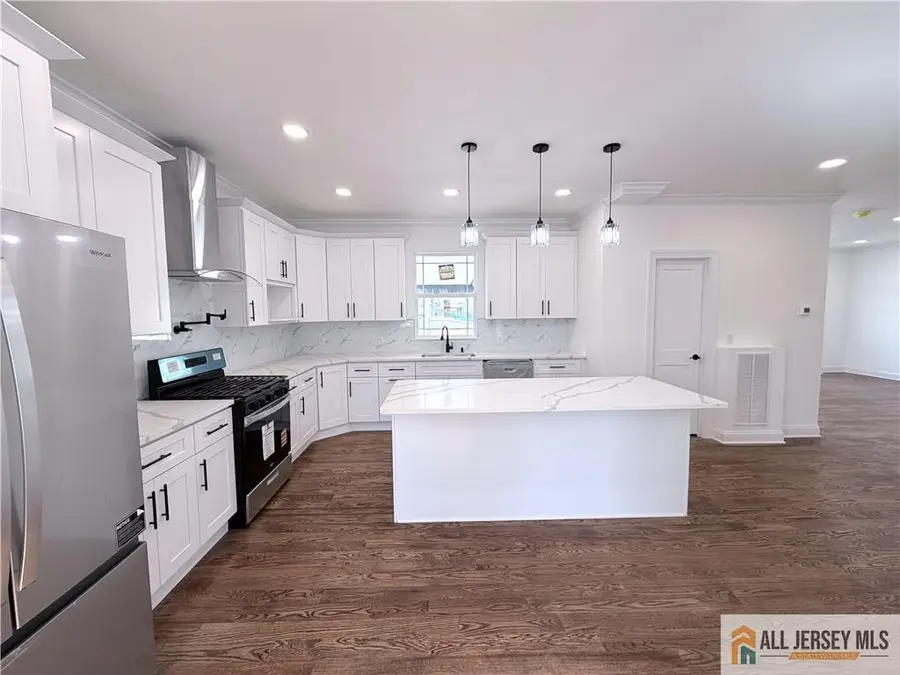 -28 S Mckinley Avenue, Iselin, NJ 08830 - #3