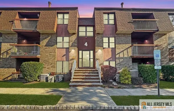 -39 Powderhorn Court, Woodbridge Proper, NJ 07095