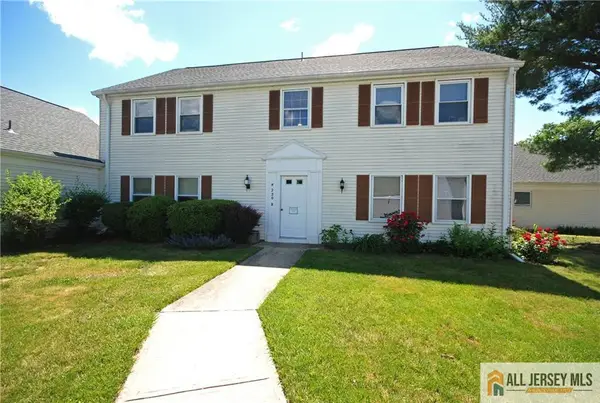 -220 Manchester Lane #B, Monroe, NJ 08831