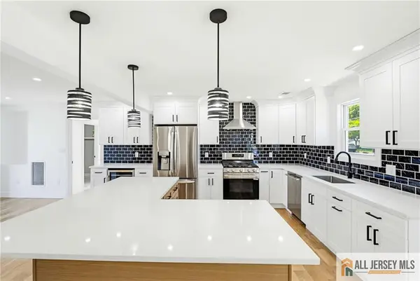 -48 Kendall Drive, Sayreville, NJ 08859