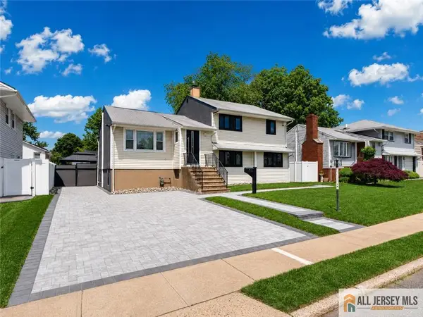 -118 Poplar Street, Carteret, NJ 07008