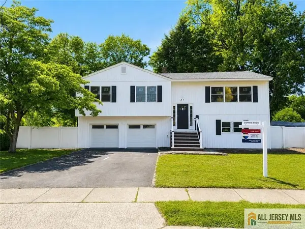 -31 Shearn Drive, Middlesex, NJ 08846