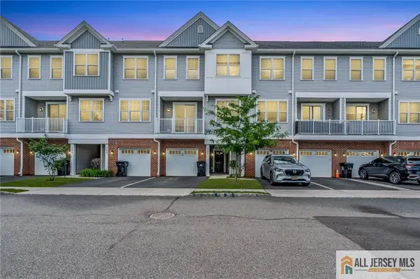 -707 Greenland Square, Highland Park, NJ 08904