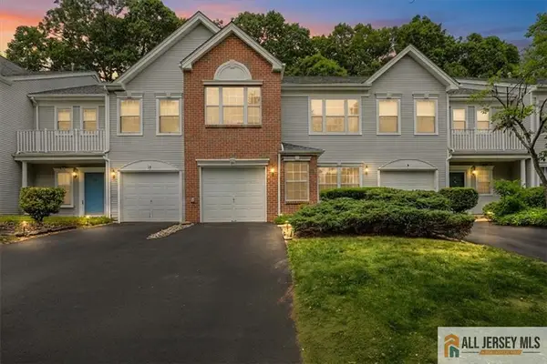 -10 Pennsbury Way, East Brunswick, NJ 08816