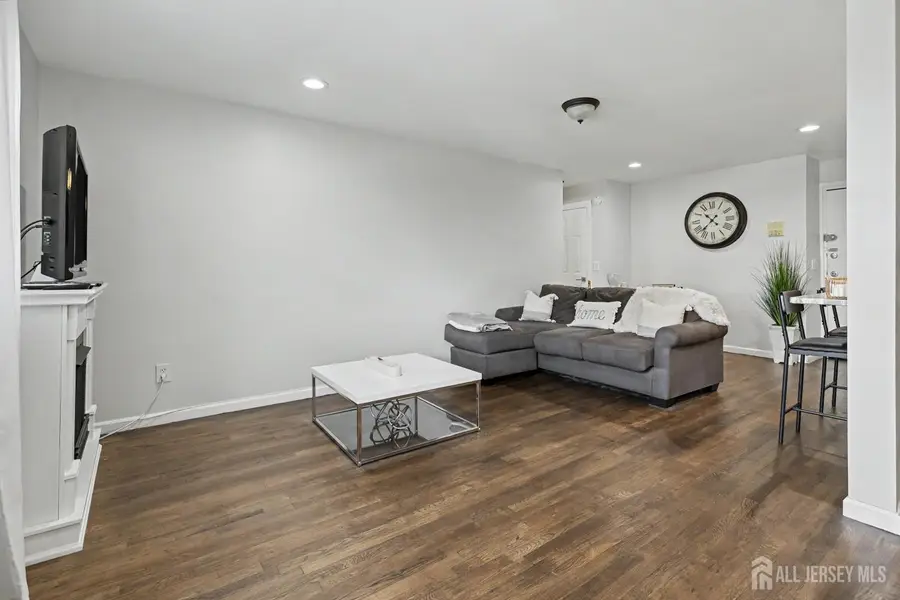 -300 W Munsell Avenue W #CC5, Linden, NJ 07036 - #3