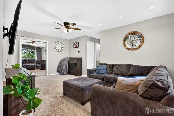 -248 Alpine Way #B, Woodbridge Proper, NJ 07095