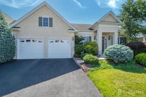 -84 Riviera Drive, Monroe, NJ 08831