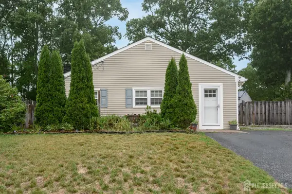 -318 Hemlock Drive, Lacey, NJ 08734