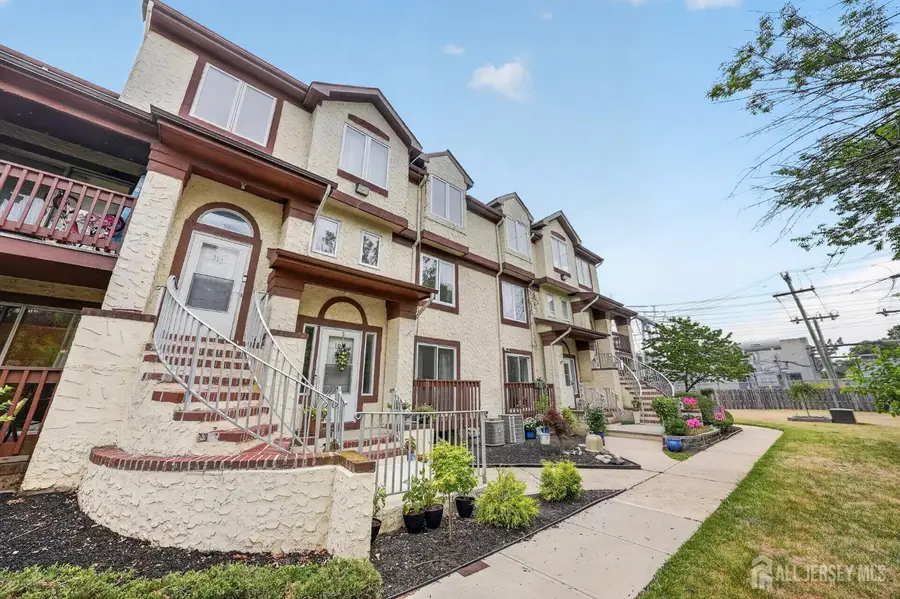 -109 Michaels Court, Woodbridge, NJ 07095 - #2