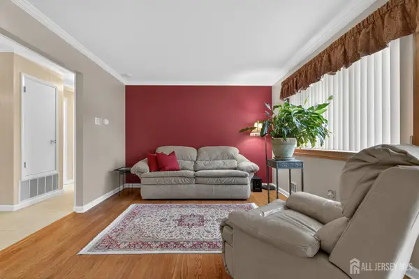 -24 Deerwood Avenue, Edison, NJ 08817