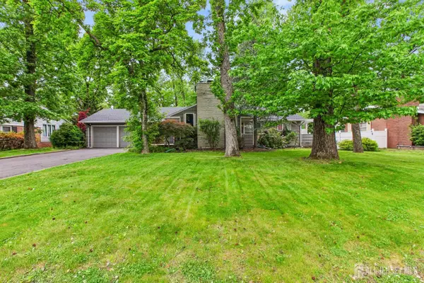-4 Taylor Drive, New Brunswick, NJ 08901