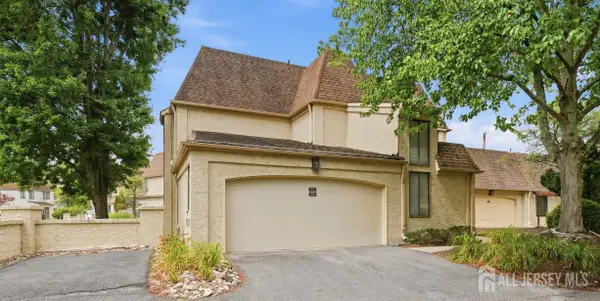 -93 Gate House Lane, Edison, NJ 08820