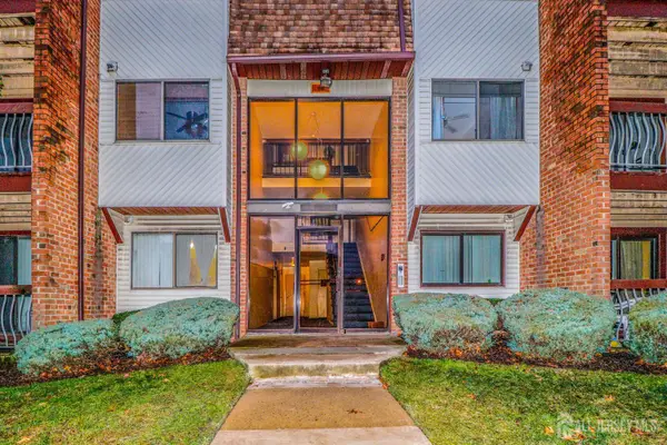 -312 Edison Glen Terrace, Edison, NJ 08837