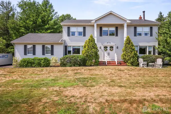 -13 Regent Drive, Monroe, NJ 08831