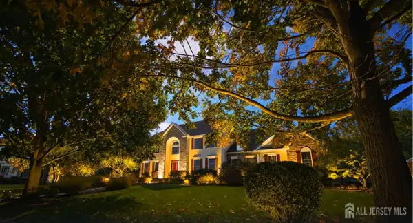 -4 Goldfinch Court, Plainsboro, NJ 08536