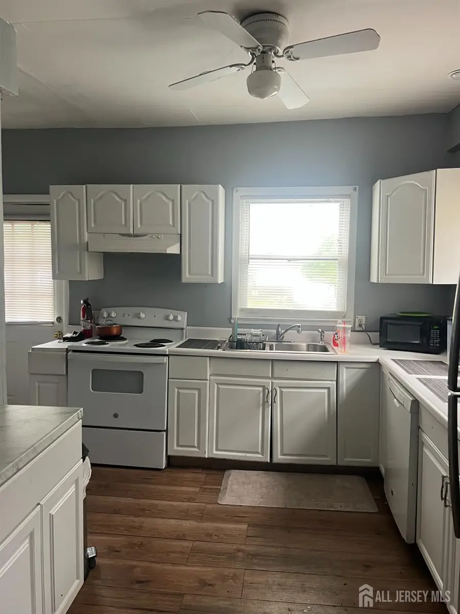 -224 W 3rd Avenue, Roselle, NJ 07203 - #2