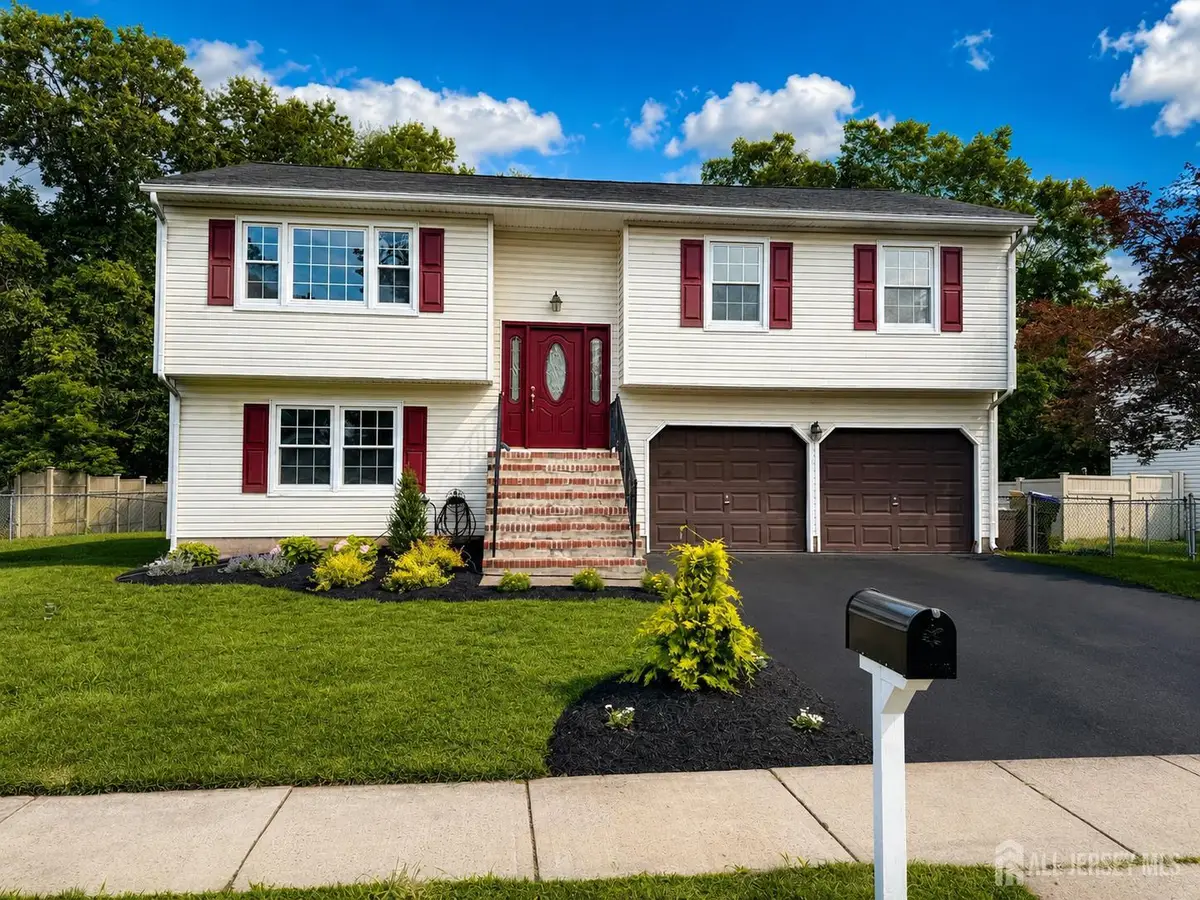 -13 Traci Lane, Edison, NJ 08817 - #1