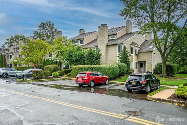 -2 Farnham Square, Sayreville, NJ 08859