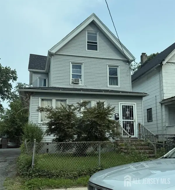 -979 W 4th Street W, Plainfield, NJ 07063