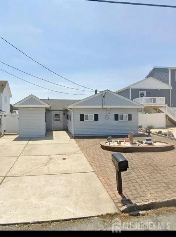 -35 Mirror Lake Drive, Little Egg Harbor, NJ 08087