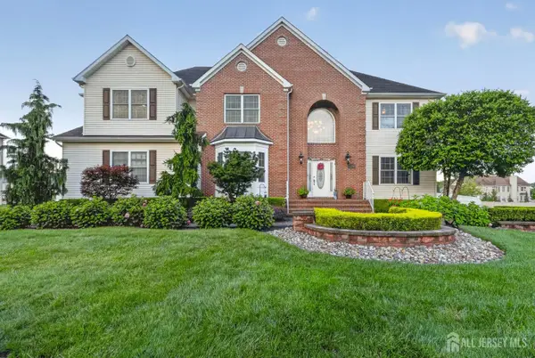 -5 Adam Court, Monroe, NJ 08831