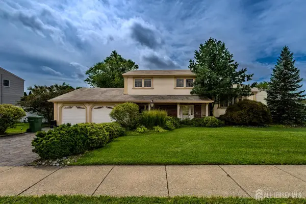 -10 Devonshire Road, Sayreville, NJ 08859