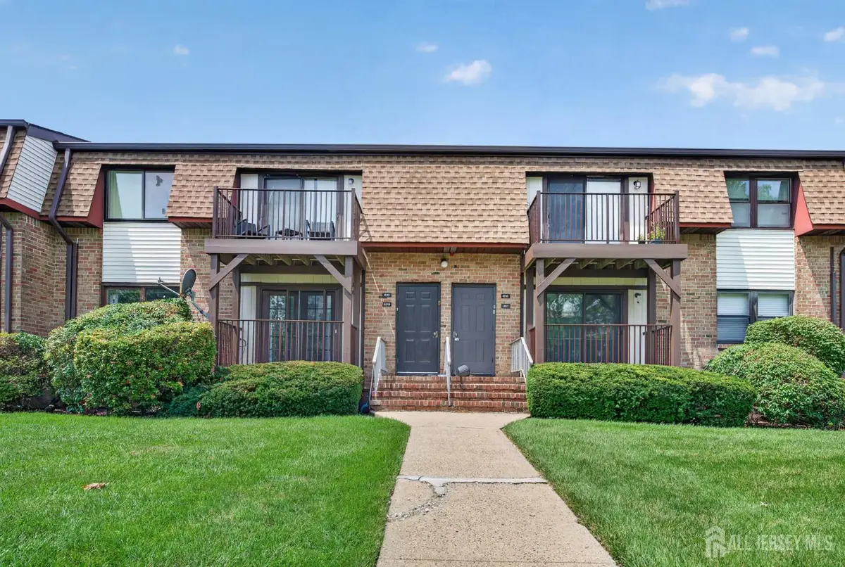 -809 N Oaks Boulevard, North Brunswick, NJ 08902 - #1