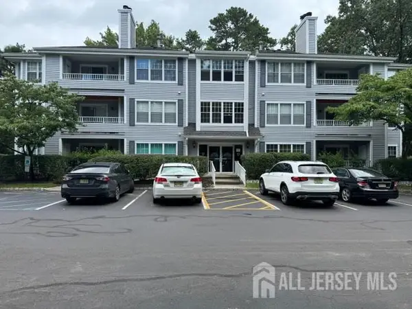 -1702 Tanglewood Court, Helmetta, NJ 08828