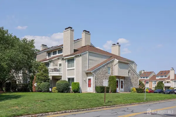 -90 Farnham Square #290, Sayreville, NJ 08859
