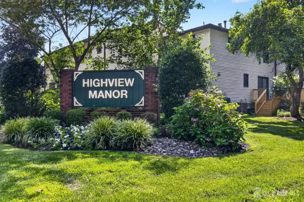-71 Highview Drive, Woodbridge Proper, NJ 07095