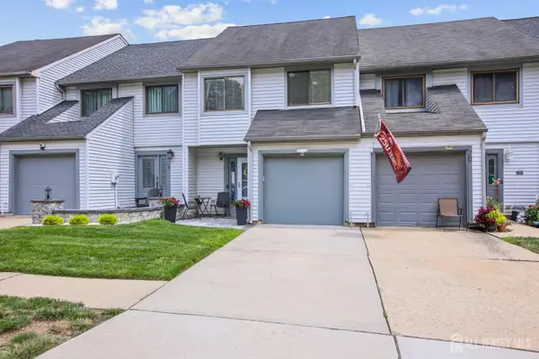 -18 Lexington Circle, Old Bridge, NJ 07747