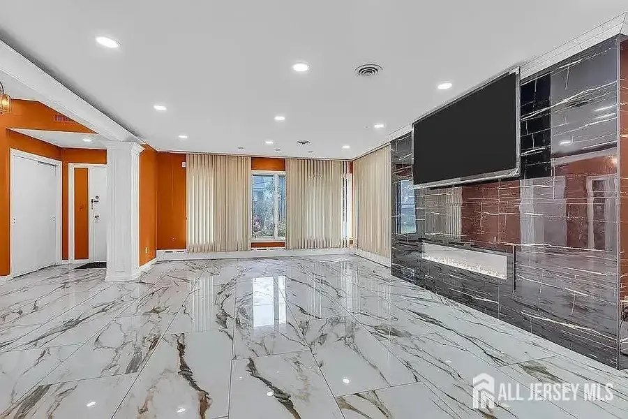 -585 Noe Avenue, Woodbridge, NJ 07095 - #2
