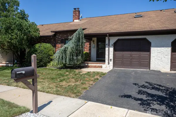 -4 Cheltenham Place, Sayreville, NJ 08872