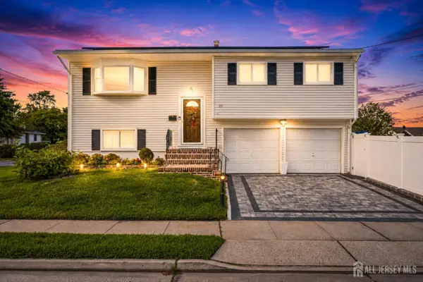 -85 E Laurel Street, Carteret, NJ 07008