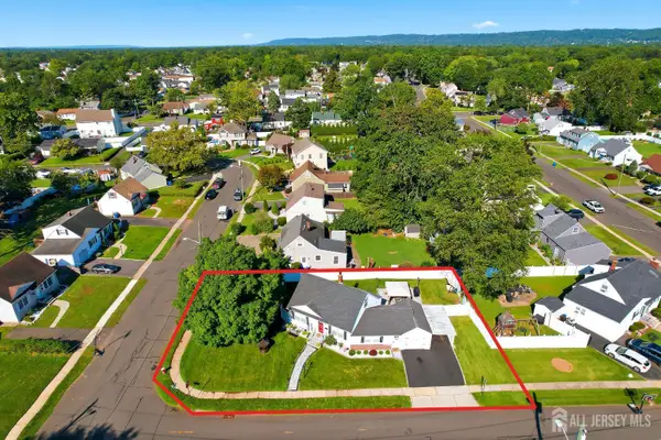 -52 Leeds Drive, South Plainfield, NJ 07080