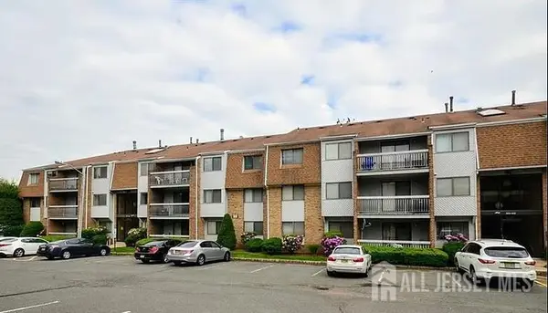 -513 Edison Glen Terrace, Edison, NJ 08837