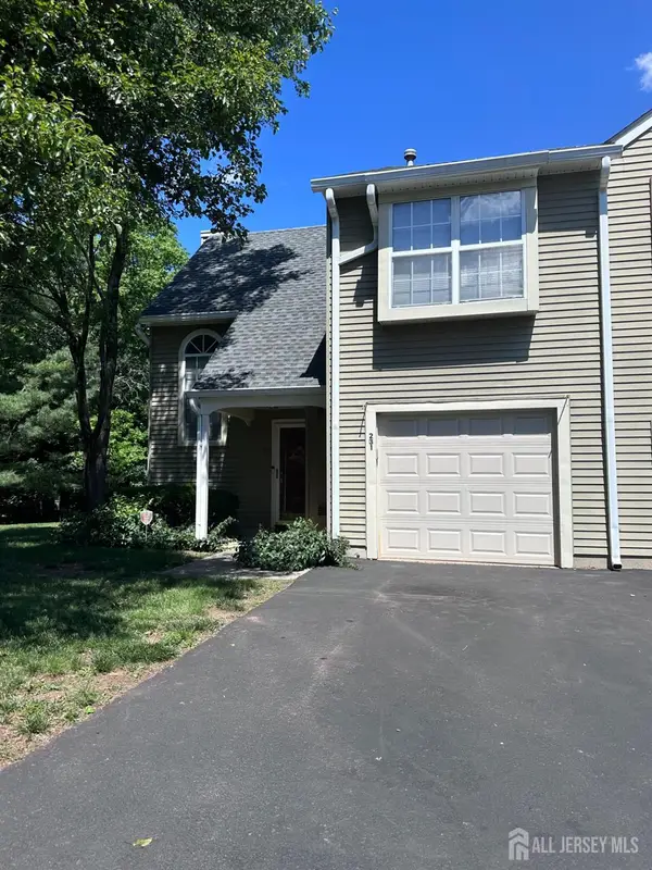 -231 Mcauliffe Court, Franklin, NJ 08873