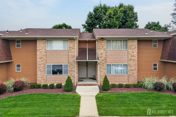 -207 Mandon Court, South Brunswick, NJ 08540
