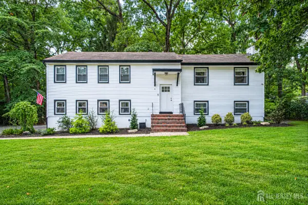 -4 Bunker Hill Run, East Brunswick, NJ 08816