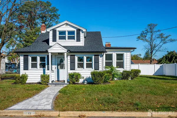 -12 White Street, Middletown, NJ 07748